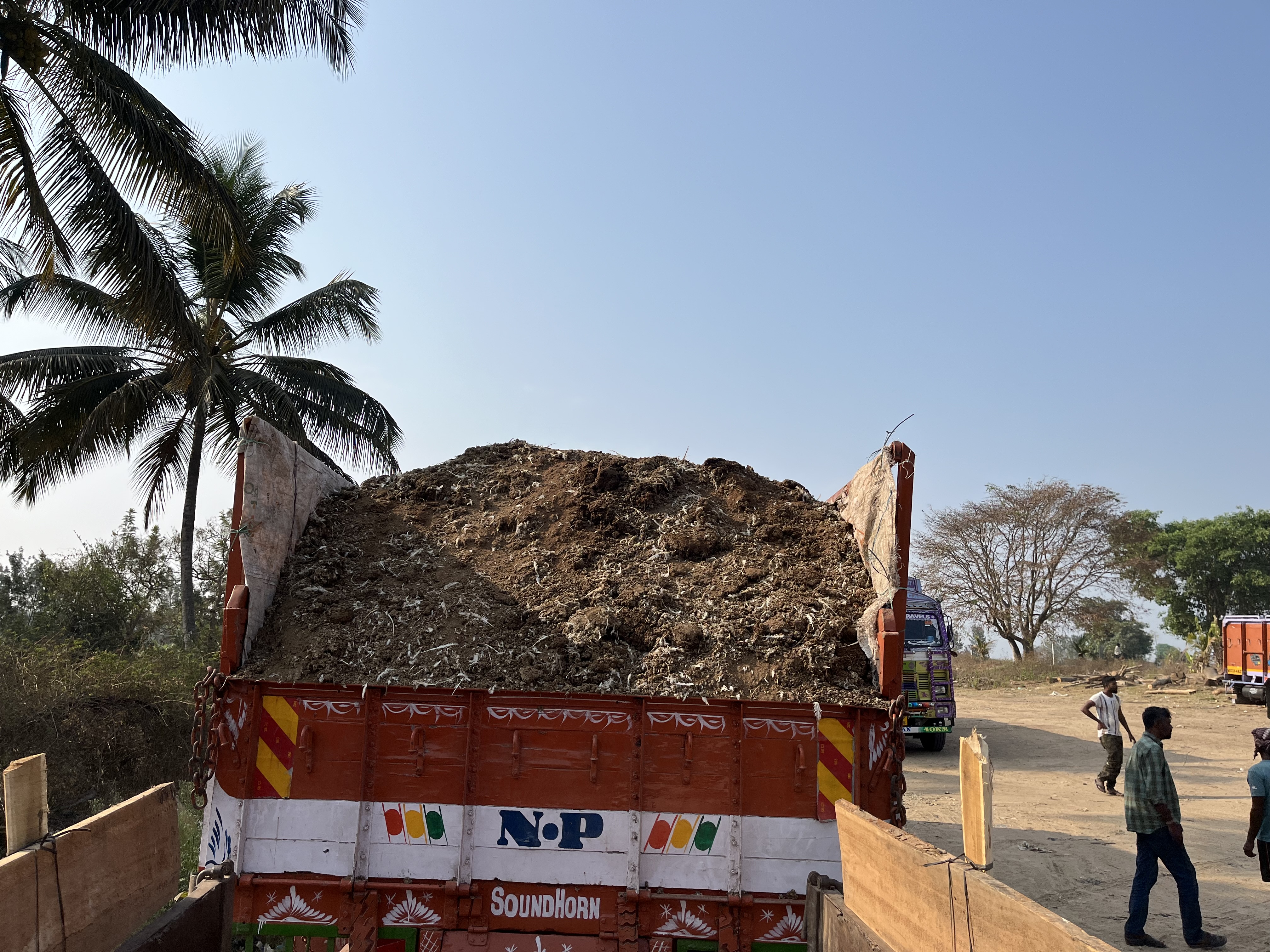 Cowdung (Hallikar) and Poultry Manure 
